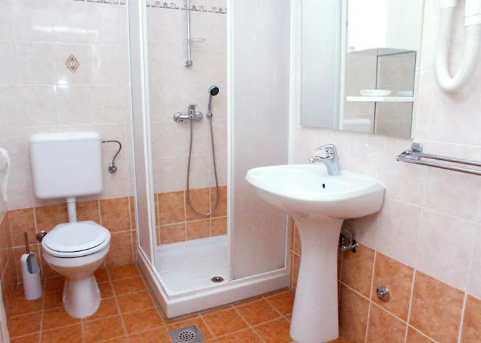 And With Wifi Vrsar, Porec - 3007 게스트하우스 브르사르